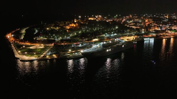 TCG Anadolu gemisi ziyarete açılmak üzere Sarayburnu Limanı'na demirledi - Sputnik Türkiye
