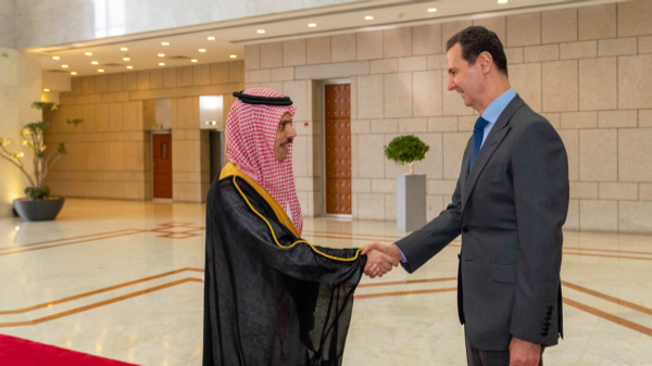 Suudi Arabistan Dışişleri Bakanı Faysal bin Ferhan ve Suriye Devlet Başkanı Beşar Esad  - Sputnik Türkiye