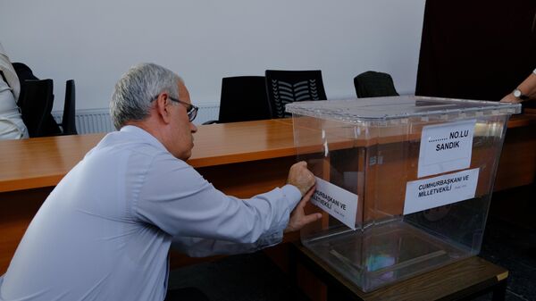 14 Mayıs'ta yapılacak Cumhurbaşkanı ve 28. Dönem Milletvekili Genel Seçimi'nde yurt dışı seçmen kütüğüne kayıtlı vatandaşların oy kullanabilmeleri amacıyla Trakya'daki sınır kapılarında hazırlıklar başladı. - Sputnik Türkiye