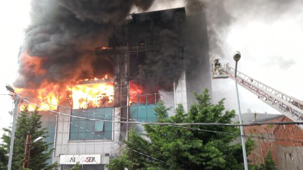 İstanbul'da Yeni Akit Gazetesi’nin de bulunduğu binada yangın çıktı - Sputnik Türkiye