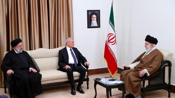 İran lideri Ali Hamaney (sağda), resmi ziyaret kapsamında Tahran’a gelen Irak Cumhurbaşkanı Abdullatif Reşid (solda) ile beraberindeki heyeti kabul etti.
 - Sputnik Türkiye