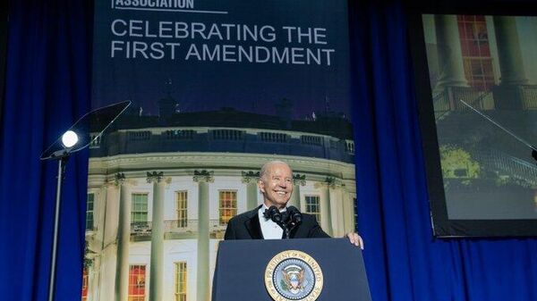 ABD Başkanı Joe Biden, Beyaz Saray Muhabirleri Derneği'nin yıllık yemeğine 2023 yılında da katıldı.  - Sputnik Türkiye