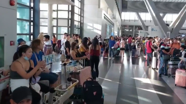 Filipinler'de havalimanında elektrik kesintisi: 46 uçuş iptal edildi  - Sputnik Türkiye