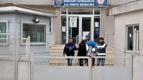 Kızının saçı çekildi iddiasıyla okul müdür yardımcısını vurdu - Sputnik Türkiye