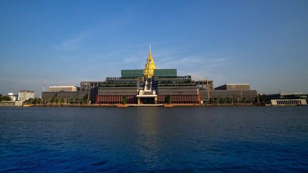 Dünyanın en büyük parlamento yerleşkesi, askeri darbeler ülkesi Tayland'da bulunuyor.  - Sputnik Türkiye