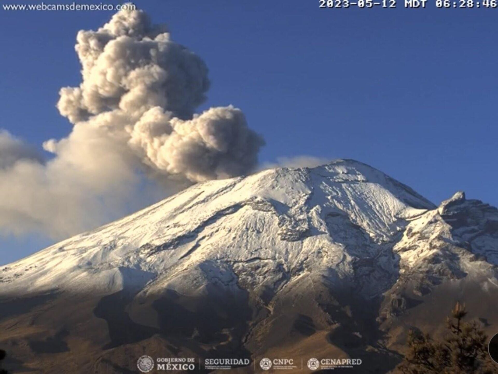 Meksika'da bulunan Popocatepetl Yanardağı'nda şiddetli patlamalar meydana geldi. Yanardağın püskürttüğü küller yerleşim yerlerindeki evlere kadar ulaştı. - Sputnik Türkiye, 1920, 13.05.2023