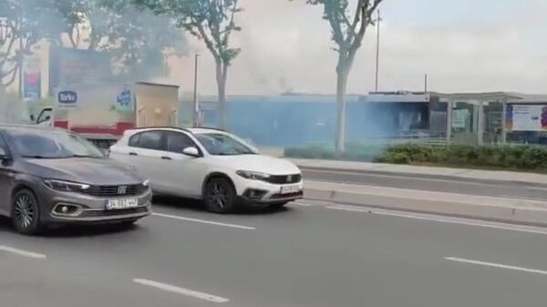 Fatih'te seyir halindeki tramvayda yangın çıktı - Sputnik Türkiye