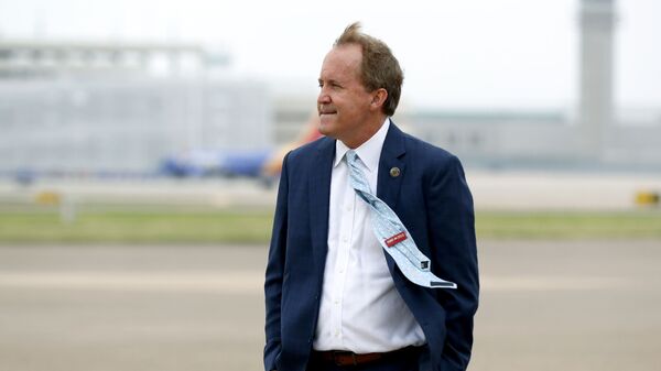 In this June 28, 2020 file photo, Texas' Attorney General Ken Paxton waits on the flight line for the arrival of Vice President Mike Pence at Love Field in Dallas. The mass exodus of Paxton's top staff over accusations of bribery against their former boss has left the Republicans seeking $43 million in public funds to replace some of them with outside lawyers to lead a high-profile antitrust lawsuit against Google. - Sputnik Türkiye