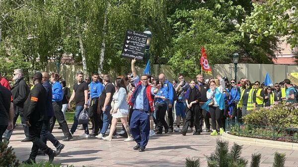 Fransa'daki eğlence parkı Disneyland Paris çalışanları maaş artışı talebiyle greve gitti. - Sputnik Türkiye