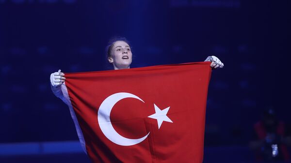 Milli sporcu Merve Dinçel, Azerbaycan'da düzenlenen Dünya Tekvando Şampiyonası'nda altın madalya elde etti - Sputnik Türkiye