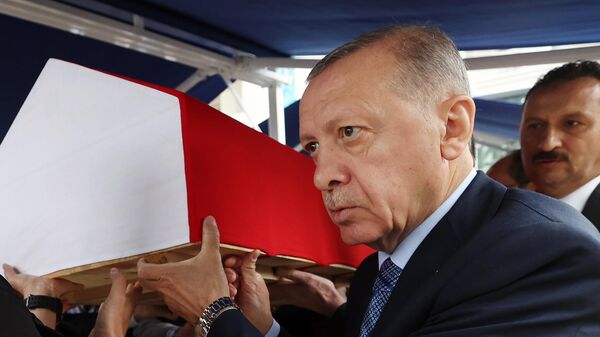 Cumhurbaşkanı Erdoğan, gazeteci yazar Mehmet Barlas'ın cenaze törenine katıldı - Sputnik Türkiye