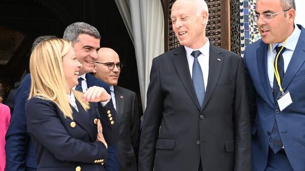 Tunus Cumhurbaşkanı Kays Said, resmi temaslarda bulunmak üzere ülkeye gelen İtalya Başbakanı Giorgia Meloni'yi başkentteki Kartaca Sarayı'nda kabul ett - Sputnik Türkiye