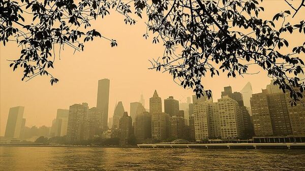 Kanada'daki orman yangınlarından kaynaklanan duman ABD'nin New York şehrini kapladı. - Sputnik Türkiye
