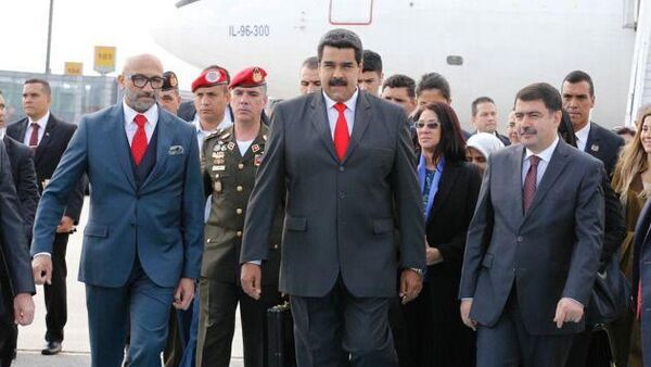 Venezuela’nın Ankara Büyükelçisi José Bracho ve Devlet Başkanı Nicolas Maduro - Sputnik Türkiye