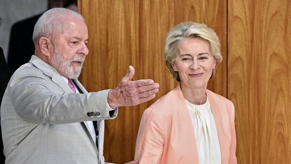 Avrupa Birliği (AB) Komisyonu Başkanı Ursula von der Leyen, Brezilya Devlet Başkanı Luiz Inacio Lula da Silva ile bir araya geldi. - Sputnik Türkiye