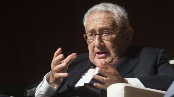 
Henry Kissinger, Nisan 2016'da LBJ Başkanlık Kütüphanesi'ndeki 3 günlük Vietnam Savaşı Zirvesi'nde konuşurken
 - Sputnik Türkiye