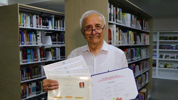 73 yaşında 7. yüksek lisansını yapıyor - Sputnik Türkiye