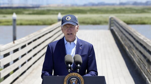 ABD Başkanı Joe Biden, Kaliforniya eyaletinin Palo Alto kentindeki Lucy Evans Baylands Eğitsel Rehberlik Merkezi ve Koruma Alanı'nı ziyaretinde, çevre koruma, iklim değişikliğiyle mücadele, temiz enerji istihdamıyla ilgili mesajlar verdi.  - Sputnik Türkiye