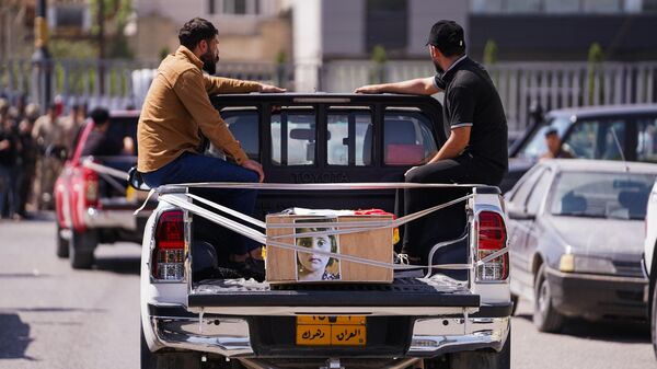 IŞİD tarafından Sincar'da öldürülen 39 Ezidi'nin naaşı Musul Adli Tıp Kurumu'na teslim edildi. Irak'ın Musul kentindeki Adli Tıp Kurumu'na getirilen naaşlar, kesin kimlik tespitinin ardından yakınlarına teslim edildi. - Sputnik Türkiye