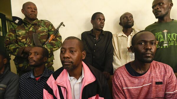 Kenya'da 'açlık tarikatı' soruşturması kapsamında gözaltına alınan ve yüzlerce kişinin ölümünden sorumlu tutulan tarikatın üyesi Buyuka, polis gözetiminde sürdürdüğü açlık grevinde hayatını kaybetti. - Sputnik Türkiye