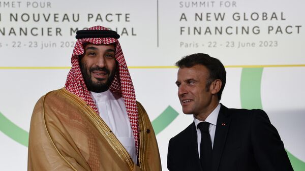 Suudi Arabistan Veliaht Prensi Muhammed bin Selman'ın Fransa'ya gerçekleştirdiği resmi ziyarette, Riyad ile Paris arasında askeri ve enerji dahil çeşitli alanlarda milyarlarca euro'luk anlaşmalar yapıldı. - Sputnik Türkiye