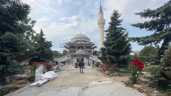 Bugün Mariupol Merkez Camii'nde bayram namazı kılındı.  - Sputnik Türkiye
