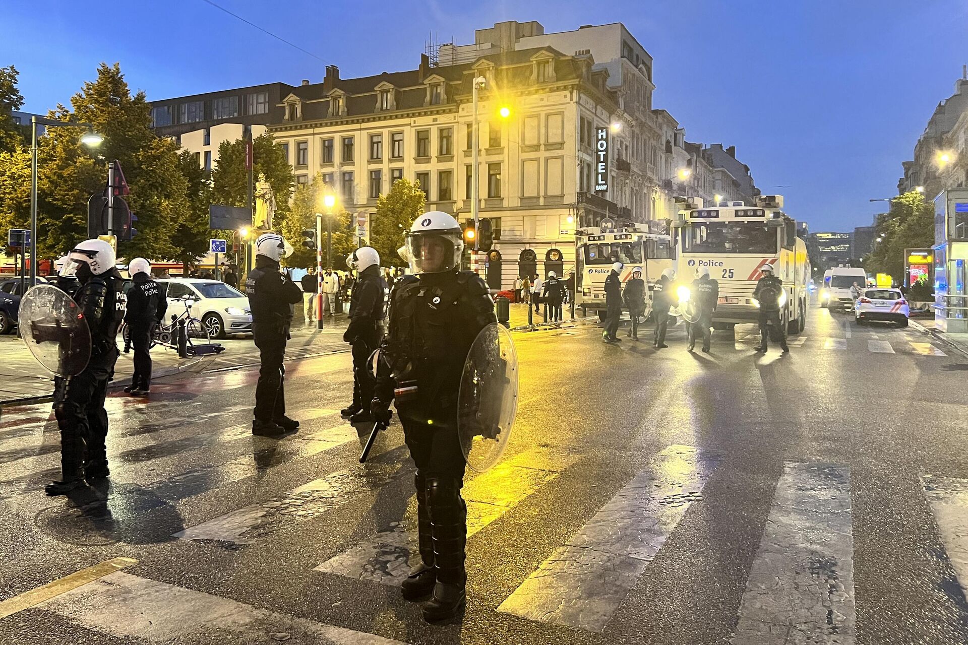 Belçika'nın başkenti Brüksel'de, Fransa'da genç sürücünün öldürülmesi nedeniyle düzenlenen protestolara destek eylemlerinde 29 kişi gözaltına alındı. - Sputnik Türkiye, 1920, 30.06.2023