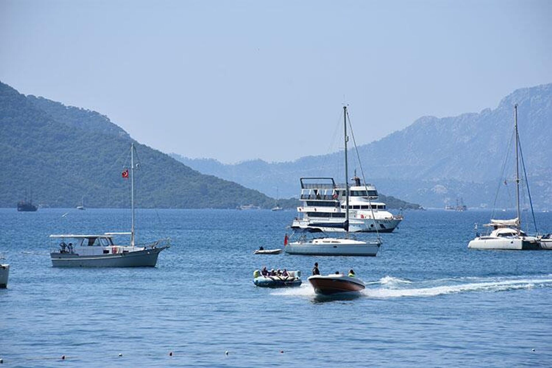 Muğla ve Antalya sahillerinde bayramın üçüncü gününde yoğunluk - Sputnik Türkiye, 1920, 30.06.2023