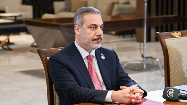 Azerbaycan Cumhurbaşkanı İlham Aliyev, Bağlantısızlar Hareketi Koordinasyon Bürosu Bakanlar Toplantısı'na katılmak için Bakü'de bulunan Dışişleri Bakanı Hakan Fidan'ı kabul etti. - Sputnik Türkiye