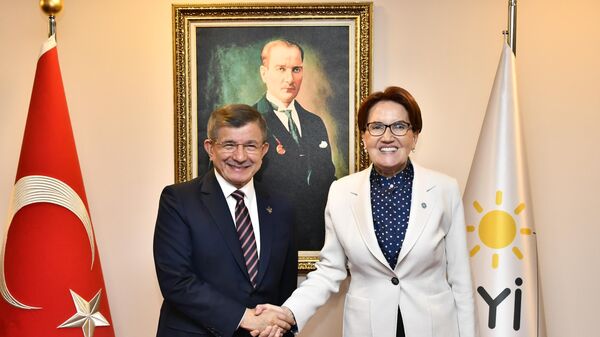 İYİ Parti lideri Meral Akşener, Gelecek Partisi lideri Ahmet Davutoğlu ile görüştü. - Sputnik Türkiye