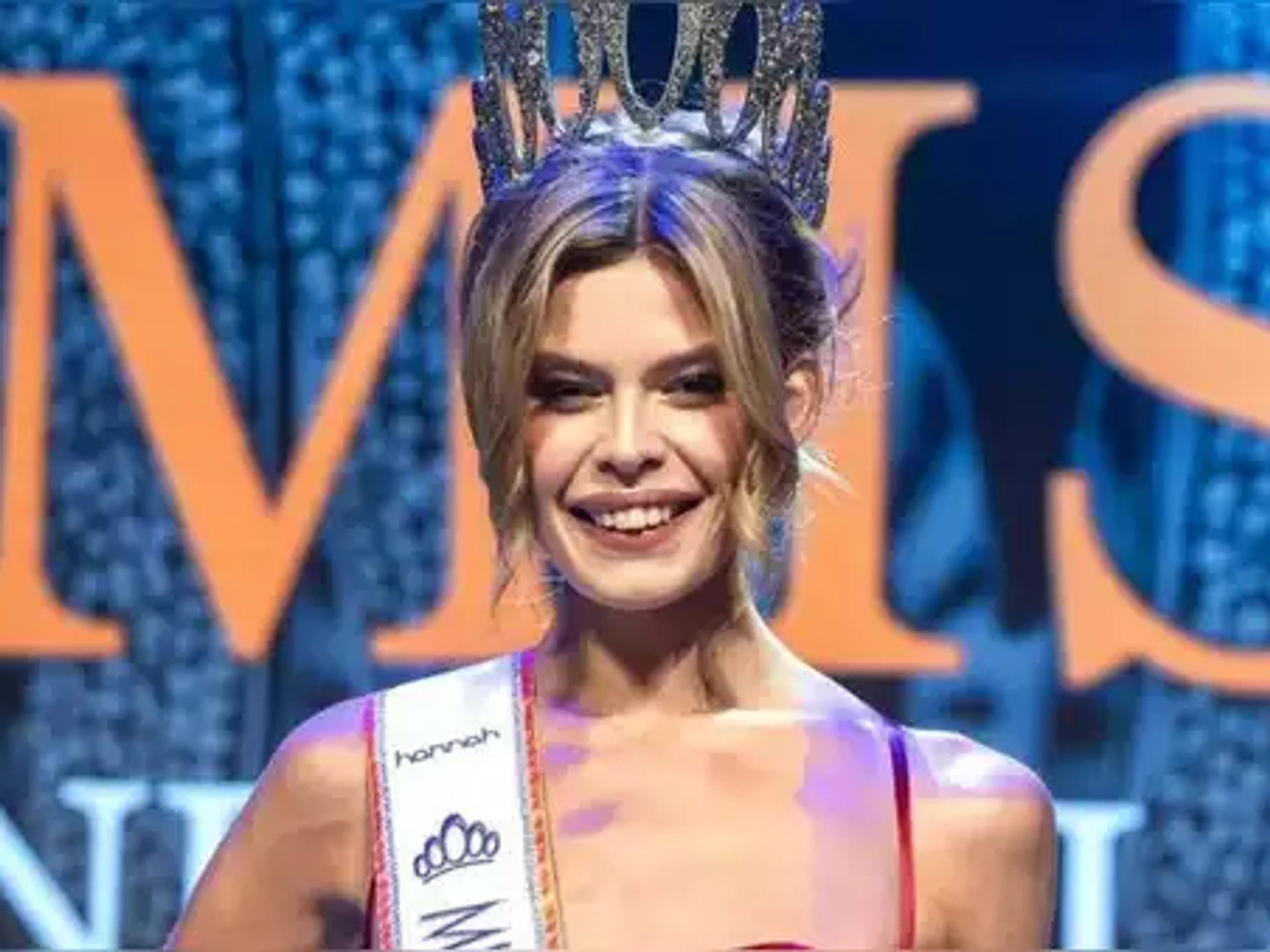 22 yaşındaki Rikkie Valerie Kolle, Pazar günü Hollanda'da düzenlenen g...