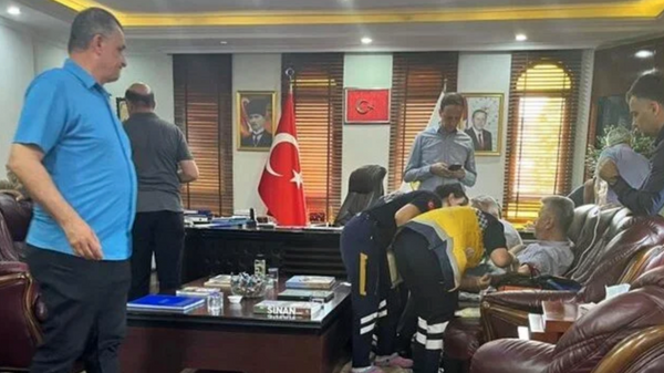 Belediye başkanının makam odasında silahlı saldırı - Sputnik Türkiye