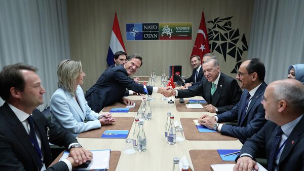 Cumhurbaşkanı Recep Tayyip Erdoğan, NATO Liderler Zirvesi kapsamında Hollanda Başbakanı Mark Rutte ve İspanya Başbakanı Pedro Sanchez ile bir araya geldi. - Sputnik Türkiye