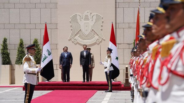 Irak Başbakanı Muhammed Şiye Sudani, Suriye Devlet Başkanı Beşar Esad ile bir araya geldi. Sudani, 2011 yılında başlayan iç savaşın ardından Suriye’yi ziyaret eden ilk Irak Başbakanı oldu. - Sputnik Türkiye
