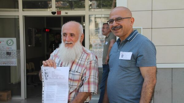 Amasya'da yaşayan 81 yaşındaki Yaşar Aktaş, ilahiyat fakültesi hedefiyle ikinci kez Dikey Geçiş Sınavı'na (DGS) katıldı - Sputnik Türkiye