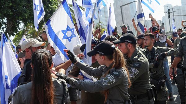 İsrail'de Netanyahu karşıtı protesto hareketi sivil itaatsizlik eylemlerine başladı - Sputnik Türkiye