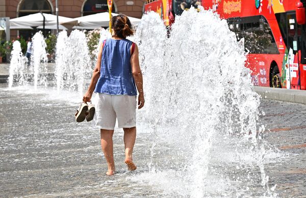 Meteoroloji servisinden yapılan açıklamada, ülkenin güneyindeki Endülüs Özerk Bölgesi'ne bağlı Andujar kasabasında termometreler 44.8'i, Jaen kentinde ise 44.7'yi gösterdi. - Sputnik Türkiye