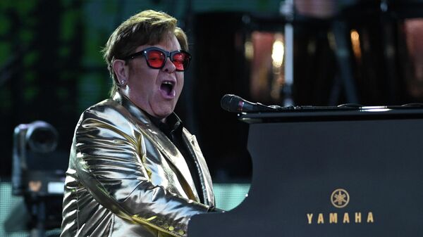 Tüm zamanların en çok kazandıran turneleriyle ilgili yeni rakamlara göre Elton John, son veda turuyla tüm rekorları alt üst etti. Şarkıcının turne sırasında saniyede 345 dolar kazandığı bildirildi.  - Sputnik Türkiye