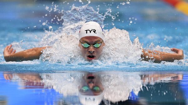 Fransız yüzücü Leon Marchand, erkekler 400 metre karışıkta, ABD'li Michael Phelps'in 15 yıllık dünya rekorunu kırdı. - Sputnik Türkiye