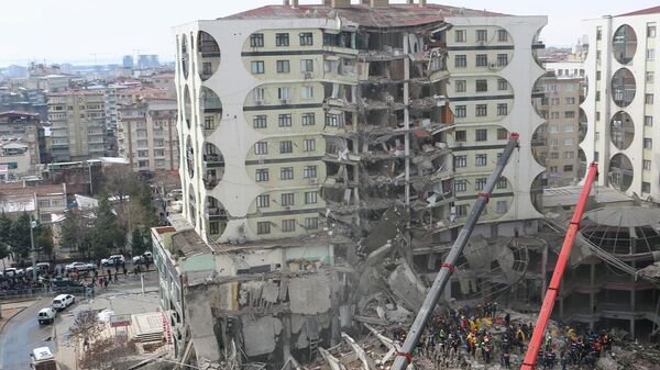 Depremde yıkılan Galeria Sitesi - Sputnik Türkiye
