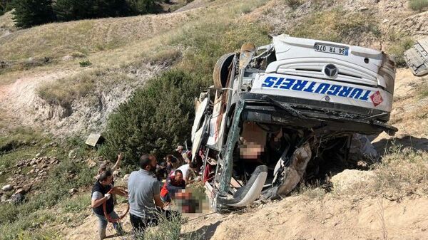 Kars'ta yolcu otobüsü şarampole devrildi - Sputnik Türkiye