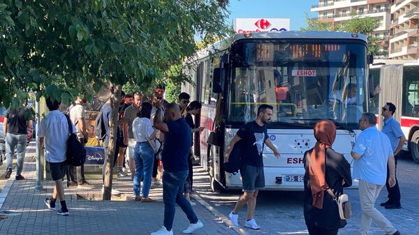 İzmir'de metro ve tramvay çalışanları grevde: Ulaşımda aksamalar yaşanıyor - Sputnik Türkiye