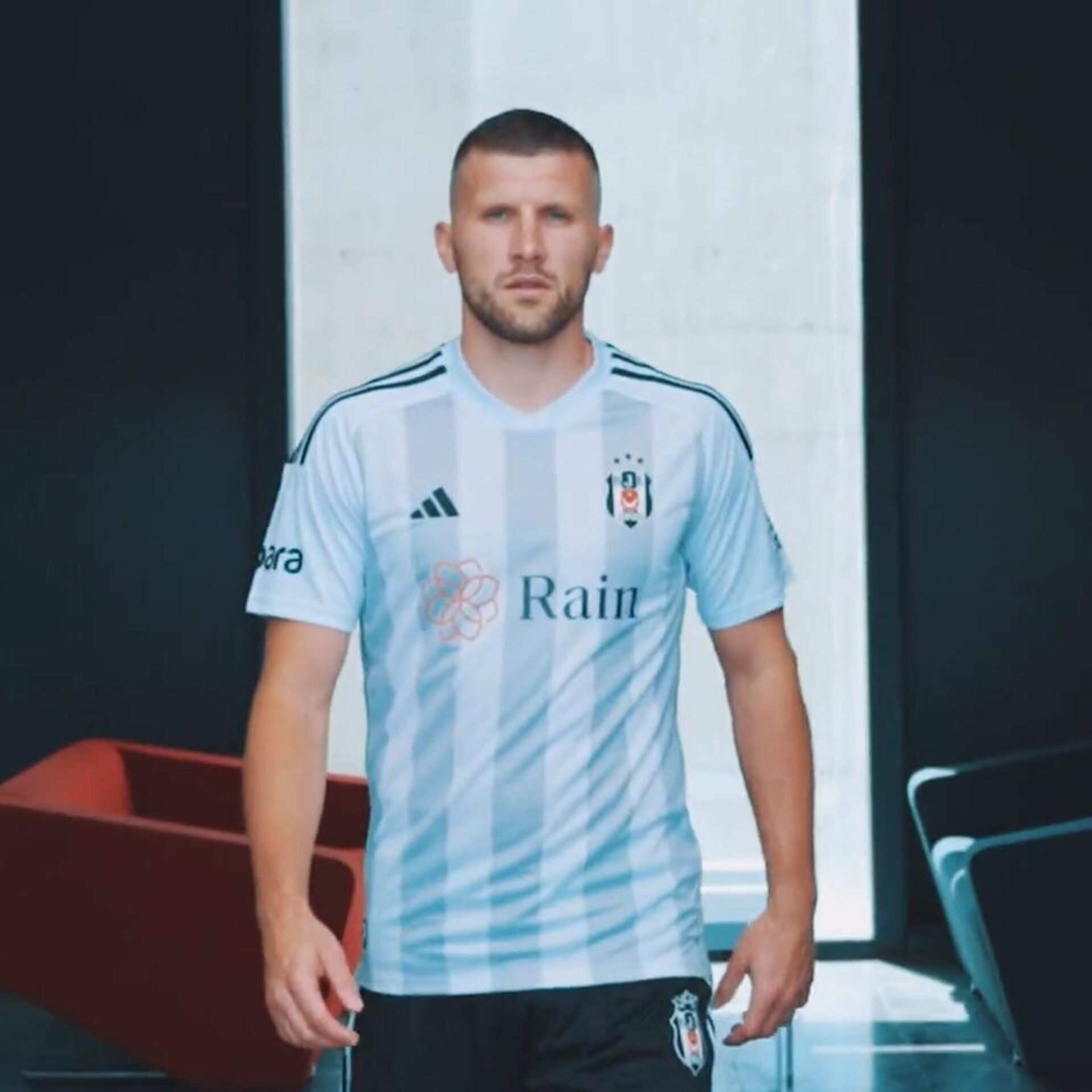 🦅 Beşiktaş, Milan'dan Ante Rebic'i bonservisiyle kadrosuna katıyor.. ⏳ 📎  TRT Spor ---- #anterebic #rebic #besiktas #beşiktaş #acmilan…