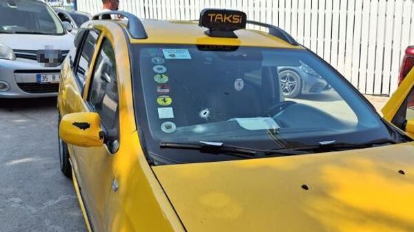 Eğlence mekanını kurşunladılar, müşteri bekleyen taksi şoförü yaralandı  - Sputnik Türkiye
