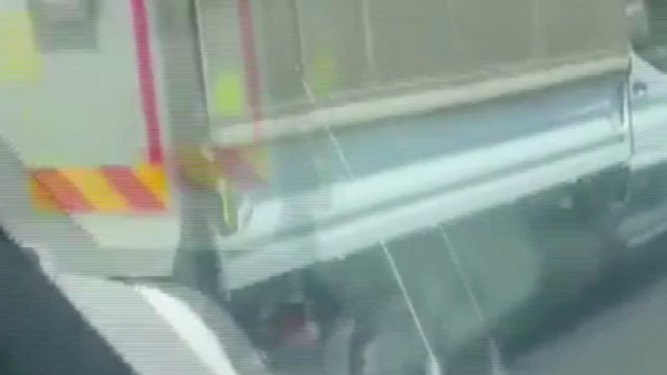 ambulansın önünü kesti - Sputnik Türkiye