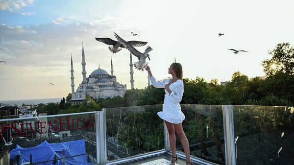 İstanbul’da poz turizmi: 2 bin turist aynı pozu veriyor - Sputnik Türkiye