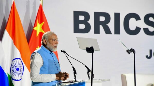 Güney Afrika Cumhuriyeti'nin ev sahipliğinde, BRICS ve Afrika: Karşılıklı Hızlandırılmış Büyüme, Sürdürülebilir Kalkınma ve Kapsayıcı Çok Taraflılık İçin Ortaklık temasıyla düzenlenen 15. BRICS Zirvesi Johannesburg kentinde başladı. Zirveye katılan Hindistan Başbakanı Narendra Modi, konuşma yaptı. - Sputnik Türkiye