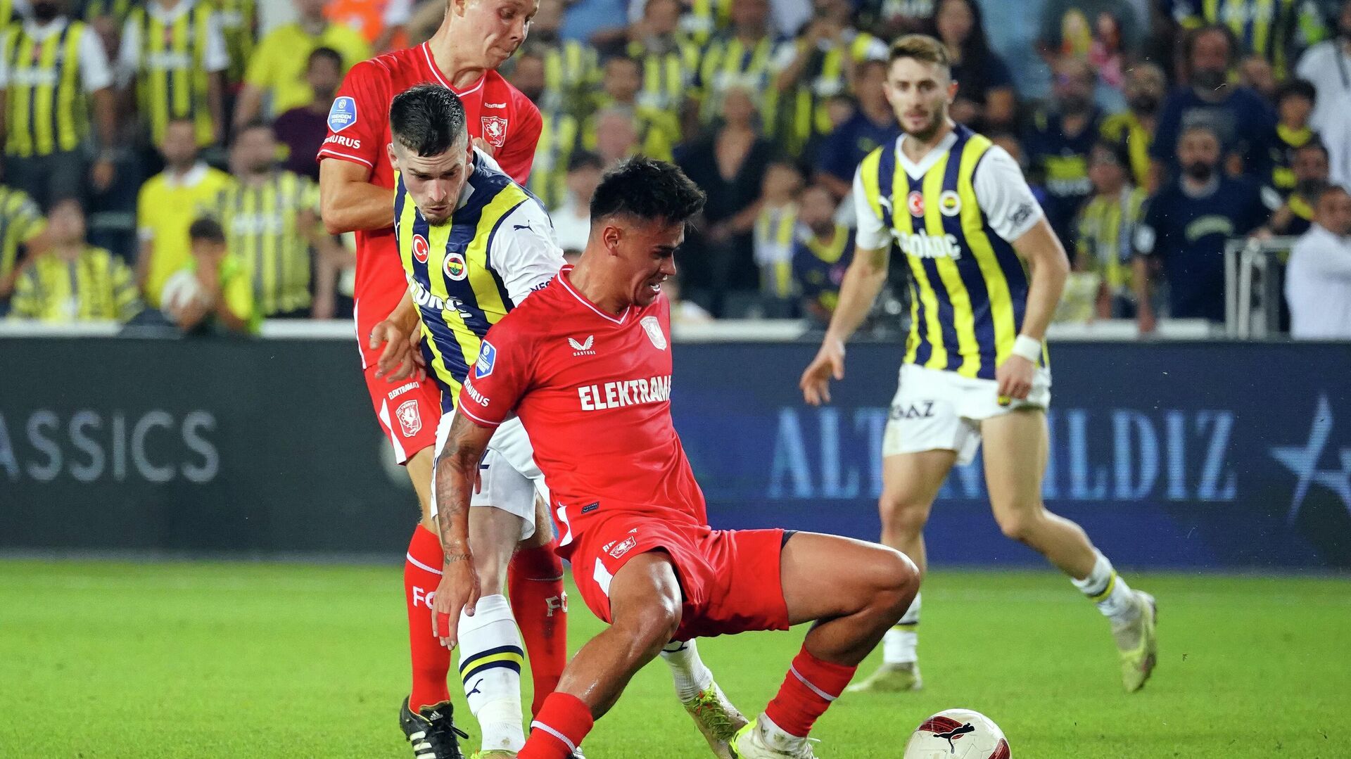 Fenerbahçe, Twente'yi farklı yendi - 24.08.2023, Sputnik Türkiye