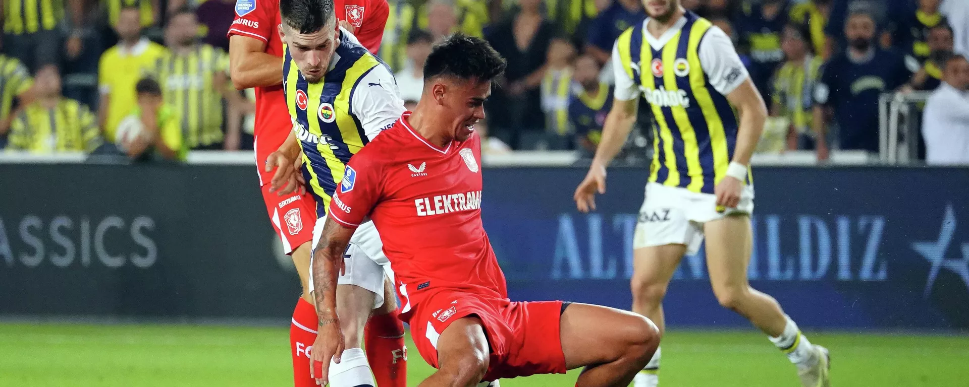 UEFA Avrupa Konferans Ligi Play-off Turu ilk maçında Fenerbahçe, Hollanda ekibi Twente ile karşı karşıya  - Sputnik Türkiye, 1920, 24.08.2023