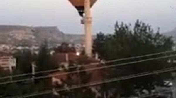 Kapadokya'da sıcak hava balonu minarenin alemine çarptı - Sputnik Türkiye